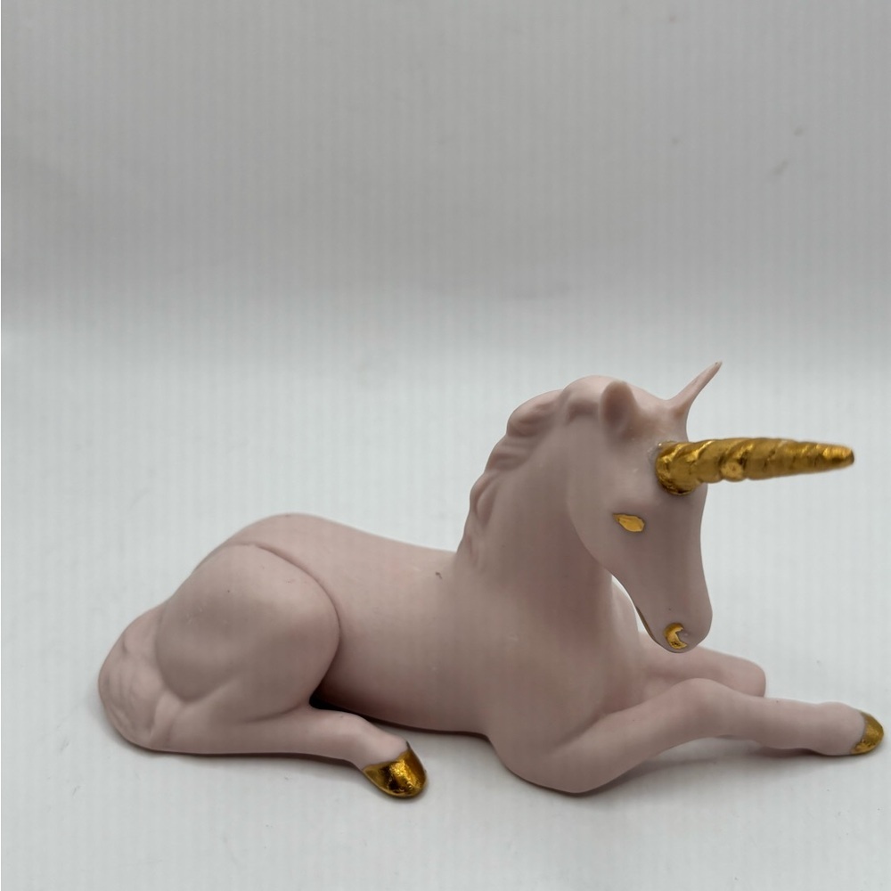 Unicorn Pink Porcelain Figurine with Gold Horn and hooves. - Picture 9 of 13